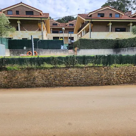 Lower With Private Garden And Mountain View Apartment