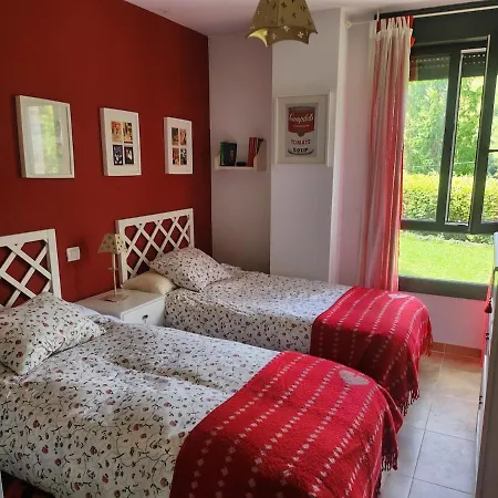Lower With Private Garden And Mountain View *