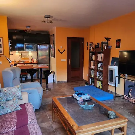 Lower With Private Garden And Mountain View * Orena