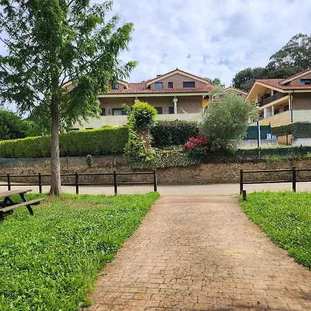 Lower With Private Garden And Mountain View
