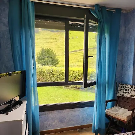 Lower With Private Garden And Mountain View Orena