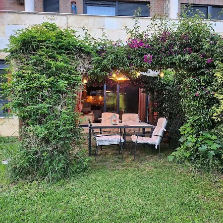 Lower With Private Garden And Mountain View * Orena