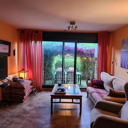Lower With Private Garden And Mountain View Apartment