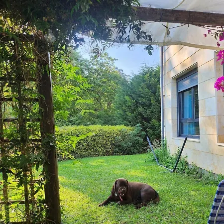 Lower With Private Garden And Mountain View Apartment Orena
