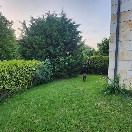 Lower With Private Garden And Mountain View Apartment