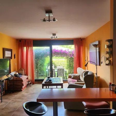 Apartment Lower With Private Garden And Mountain View Orena