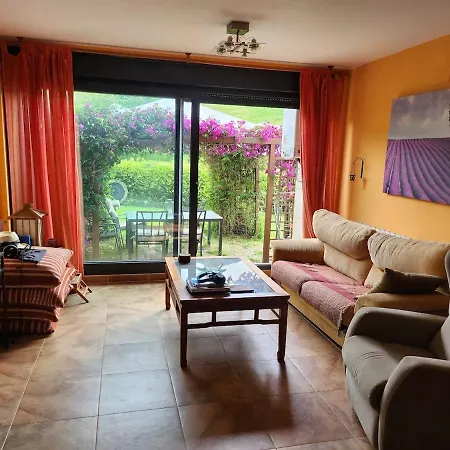 Lower With Private Garden And Mountain View