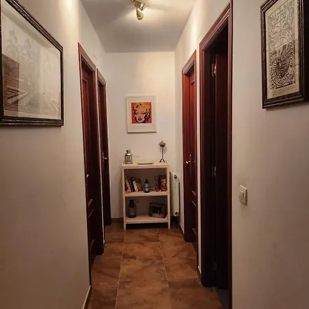 Lower With Private Garden And Mountain View Apartamento *