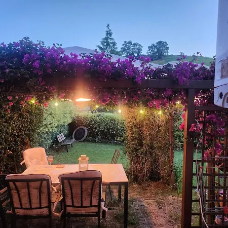Lower With Private Garden And Mountain View Apartamento