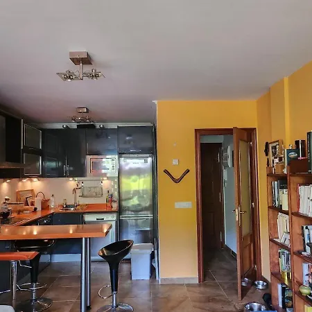Lower With Private Garden And Mountain View